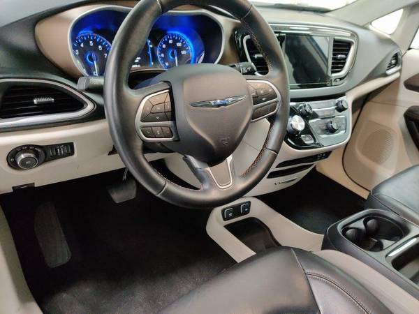 2017 Chrysler Pacifica Touring L Financing Options Available!!! -... for sale in Libertyville, IL – photo 11