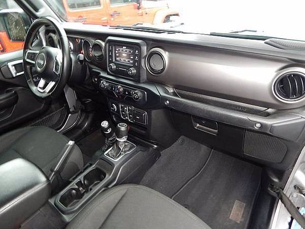 2020 Jeep Gladiator - Nice and Clean - Call Brandon at for sale in Kansas City, MO – photo 10
