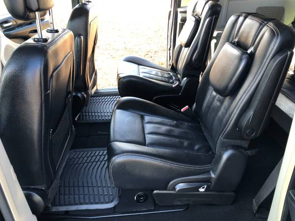 2014 CHRYSLER TOWN AND COUNTRY LIMITED: LOADED - - by for sale in Woodbury, TN – photo 4