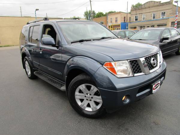 2005 Nissan Pathfinder **3RD ROW SEATING, 4X4!!** for sale in Rockford, IL – photo 4