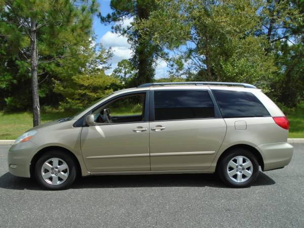 TOYOTA sienna XLE mini van, leather and nice!!!! - cars & trucks -... for sale in GAINESVILLE, FL 32609, FL – photo 2