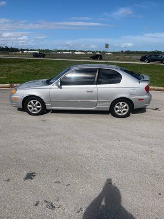 2005 Hyundai Accent-Coupe - - by dealer - vehicle for sale in Melbourne , FL – photo 3