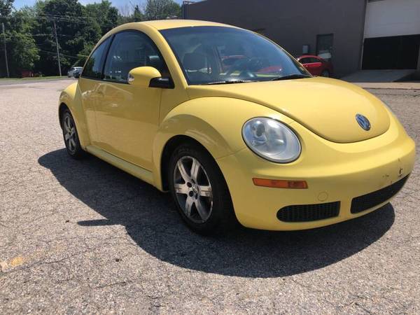 2006 VW BEETLE 5 SPEED ICE COLD AC - - by dealer for sale in Danbury, NY – photo 11