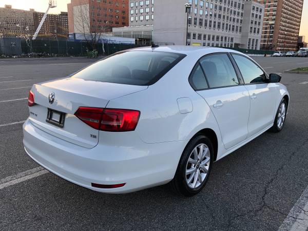 Gas Saver 15 VW Jetta Compact Sedan Excellent condition! White & for sale in Brooklyn, NY – photo 3