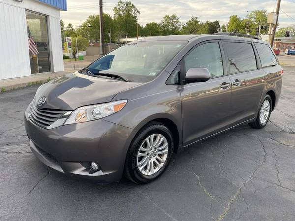 2012 Toyota Sienna XLE FULLY-LOADED ONE-OWNER VERY CLEAN for sale in Saint Louis, MO – photo 3