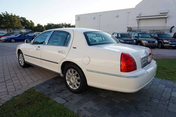2006 Lincoln Town Car Signature Limited - Very Clean, Well Maintained, for sale in Naples, FL – photo 5