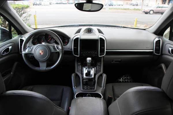 2012 PORSCHE CAYENNE LEATHER ALLOY AUTO LUXURY - - by for sale in Honolulu, HI – photo 17