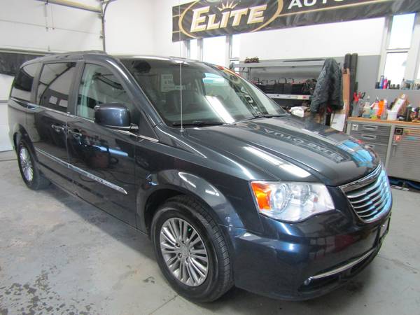 **Heated Seats/Backup Camera** 2014 Chrysler Town and Country Touring for sale in Idaho Falls, ID – photo 2