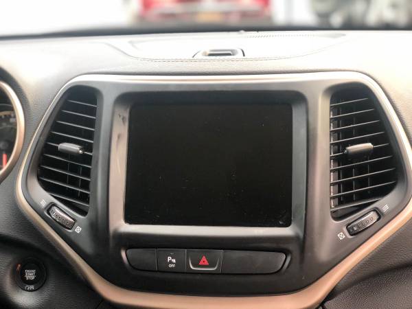 2018 Jeep Cherokee for sale in PORT JEFFERSON STATION, NY – photo 18