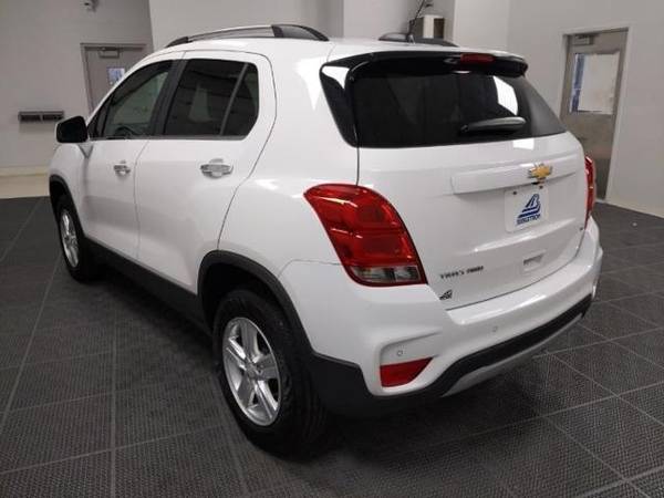 2017 CHEVROLET TRAX...KBB SAYS $18,423...WE SAY $15,353 - cars &... for sale in Green Bay, WI – photo 3