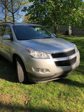 2009 Chevy Traverse for sale in Monaca, PA – photo 2