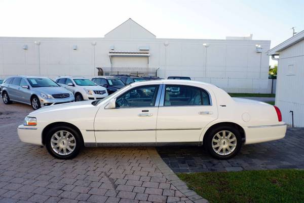 2006 Lincoln Town Car Signature Limited - Very Clean, Well Maintained, for sale in Naples, FL – photo 16