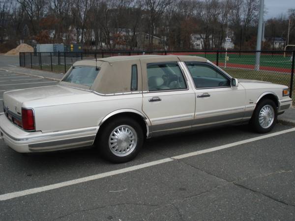 █ 1996 LINCOLN TOWN CAR CARTIER EDITION █ - cars & trucks - by owner... for sale in Weston, MA – photo 8