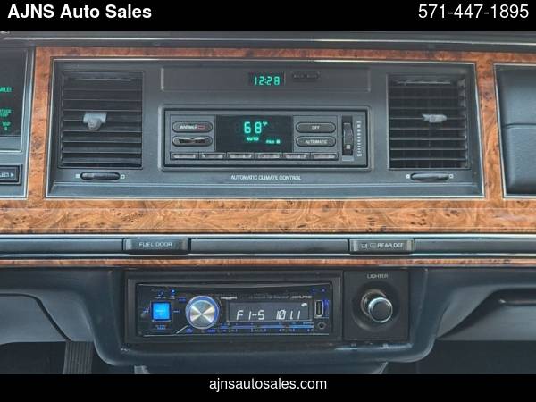 1993 LINCOLN TOWN CAR EXECUTIVE - cars & trucks - by dealer -... for sale in Alexandria, District Of Columbia – photo 19