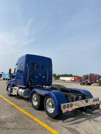 2016 Freightliner Cascadia Midroof Single Bunk/ Detroit DD13 - cars... for sale in Zion, IL – photo 6
