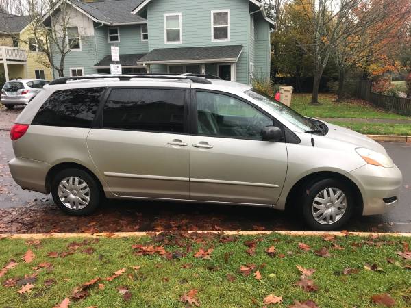 Toyota Sienna - cars & trucks - by owner - vehicle automotive sale for sale in Corvallis, OR – photo 4