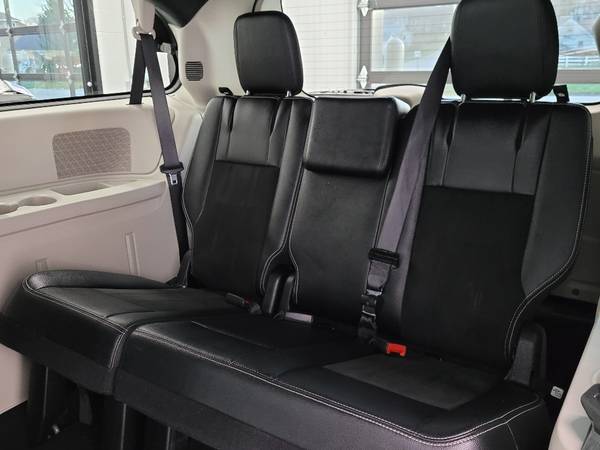2019 Dodge Grand Caravan SXT- remote start, back up Camera! - cars &... for sale in Silvis, IA – photo 11