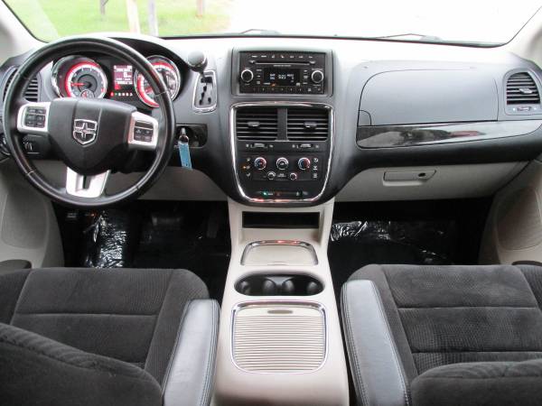 2014 Dodge Gr.Caravan SXT (Runs Great/ Clean!)WE FINANCE! - cars &... for sale in Shakopee, MN – photo 8