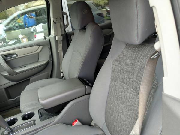 2014 Chevy Traverse (Third Row Seating) - - by dealer for sale in Loves Park, IL – photo 5