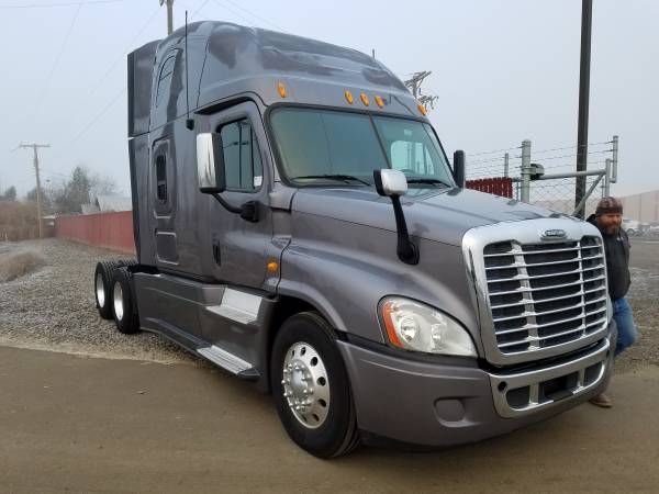 2! 2013 Freightliner Cascadia 125 Conventional Sleeper for sale in Ellensburg, WA – photo 2
