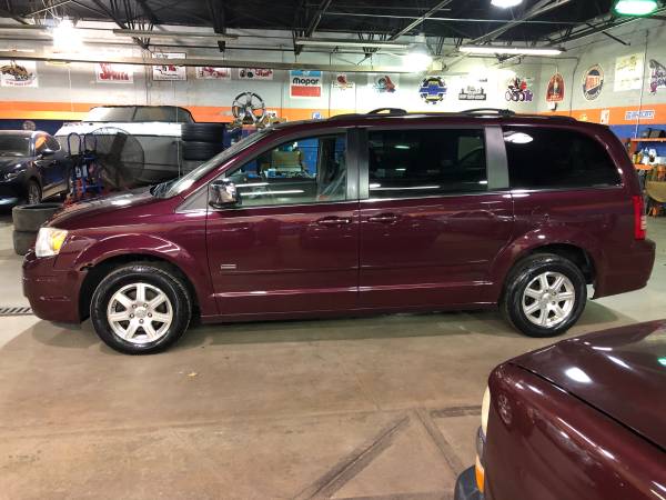 2008 Chrysler town and country - cars & trucks - by dealer - vehicle... for sale in Columbus, OH – photo 6