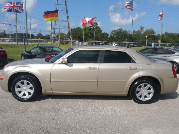2005 CHRYSLER 300 EXCELLENT CONDITION - cars & trucks - by dealer -... for sale in Clearwater, FL – photo 2
