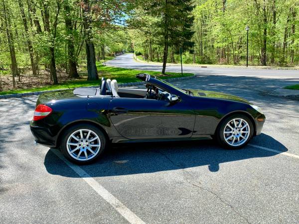 2005 Black Diamond Mercedes Benz SLK 350 Hard Top Convertible Mint for sale in Other, NY – photo 4