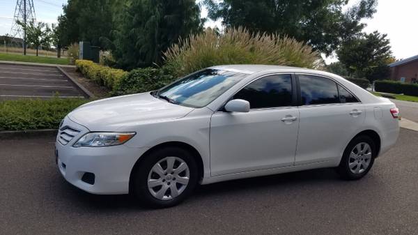 Clean Title 2011 Toyota Camry for sale in Vancouver, OR – photo 2