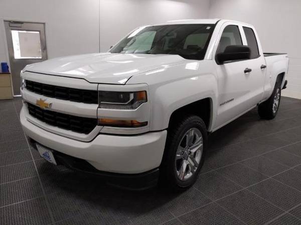 2017 CHEVROLET SILVERADO - KBB Says $33,096...We Say $29,120 - cars... for sale in Green Bay, WI – photo 2