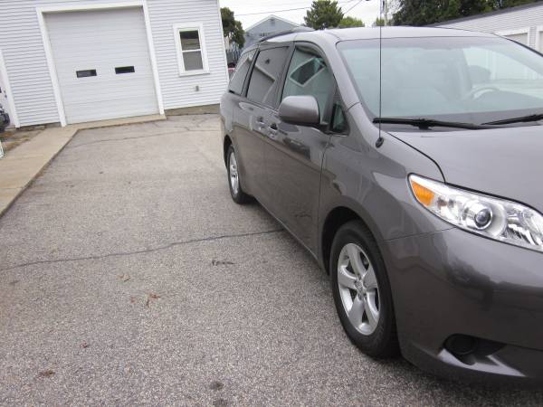 2011 Toyota Sienna LE 7 Passenger 4dr Mini Van V6 Auto 108K $10950 for sale in East Derry, MA – photo 4