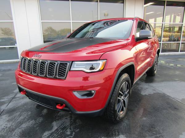 2018 *Jeep* *Grand Cherokee* *Trailhawk 4x4* - cars & trucks - by... for sale in Council Bluffs, NE – photo 3