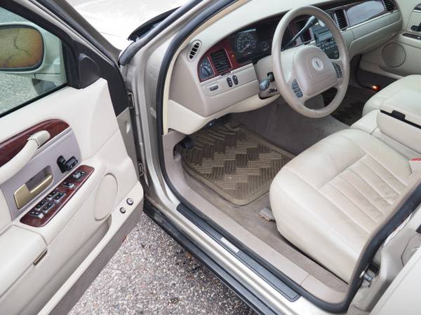 2004 Lincoln Town Car Signature - - by dealer for sale in Inver Grove Heights, MN – photo 8