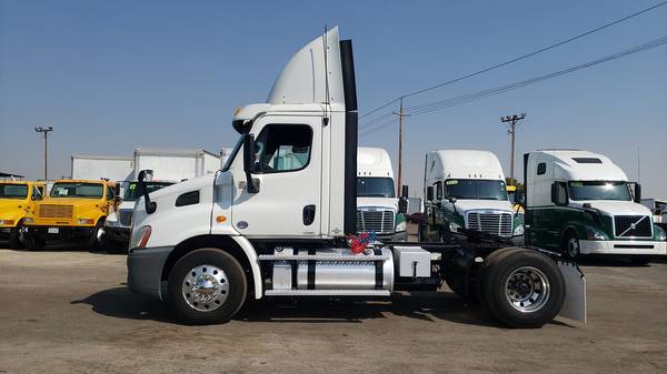 2013 FREIGHTLINER CASCADIA - cars & trucks - by dealer - vehicle... for sale in Bakersfield, CA – photo 3