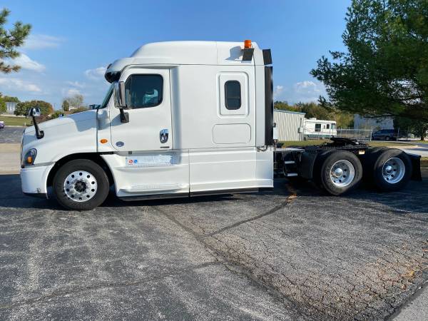 2016 Freightliner Cascadia - cars & trucks - by dealer - vehicle... for sale in Nixa, MO – photo 2