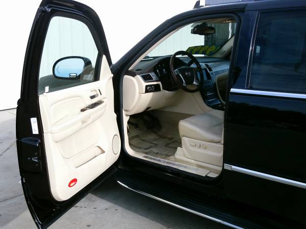 2008 Cadillac Escalade-HEATED LEATHER! NAV! REMOTE START! DVD! for sale in Silvis, IA – photo 7