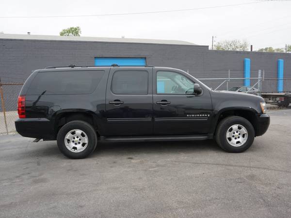 2009 Chevrolet Chevy Suburban LT 1500 - - by dealer for sale in Indianapolis, IN – photo 4
