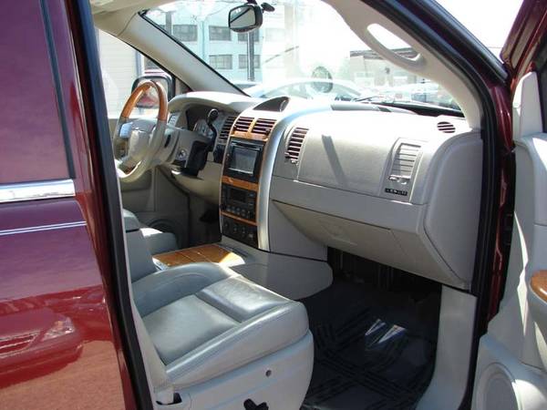 2007 Chrysler Aspen 4WD . APR as low as 2.9%. As low as $600 down. for sale in South Bend, IN – photo 13