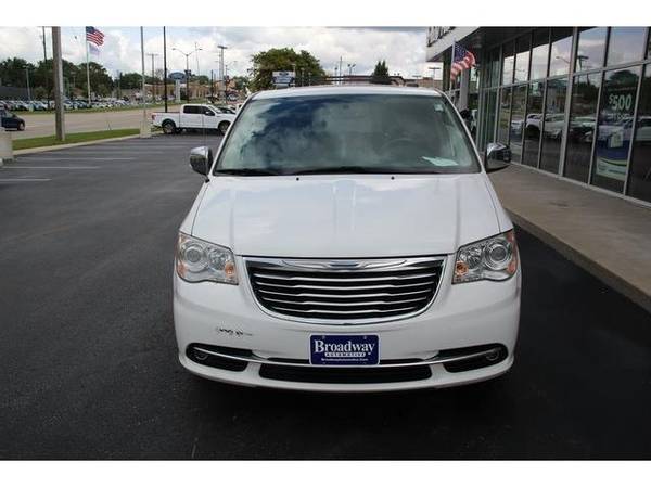 2015 Chrysler Town & Country mini-van Limited Green Bay for sale in Green Bay, WI – photo 9