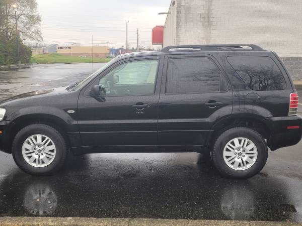 2005 Mercury Mariner..Auto..4WD...leather...nice.. - cars & trucks -... for sale in Indianapolis, IN – photo 2