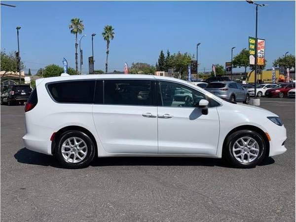 2017 Chrysler Pacifica Touring Minivan 4D - cars & trucks - by... for sale in Escondido, CA – photo 6