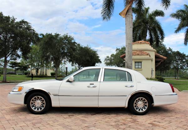 Lincoln Town Car Signature - - by dealer - vehicle for sale in Royal Palm Beach, FL – photo 5