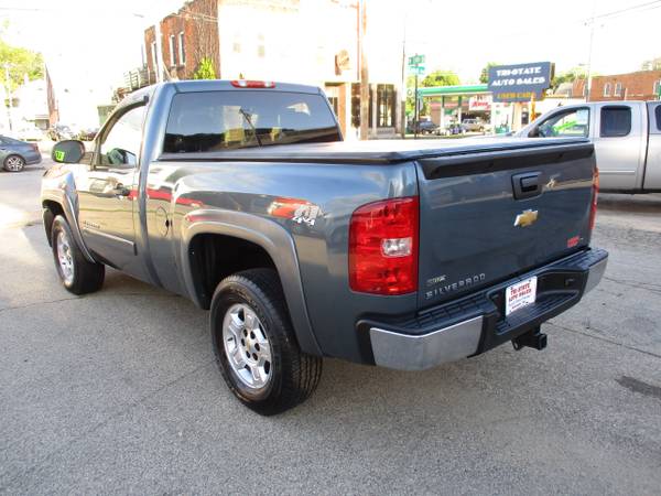 2007 Chevy Silverado 1500 Regular Cab LT (4WD) Low Miles! for sale in Dubuque, IA – photo 11