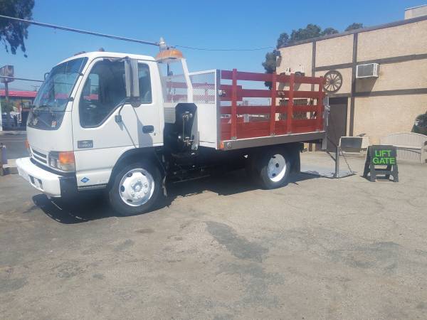 2001 CHEVY W4500, STAKEBED WITH LIFTGATE, 24K LOW MILES! I FINANCE for sale in Rosemead, CA – photo 3