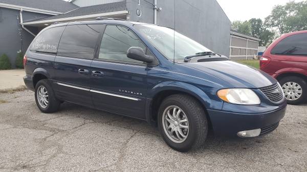 '01 Chrysler Town n Country Limited.. No Rust!.. Leather, 93k miles for sale in Lorain, OH – photo 2