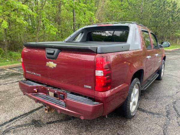 2008 Chevrolet Avalanche LTZ - - by dealer - vehicle for sale in Eastlake, OH – photo 5