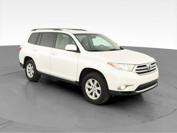 2013 Toyota Highlander Plus Sport Utility 4D suv White - FINANCE -... for sale in Rochester , NY – photo 15