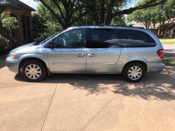 2005 Chrysler Town & Country for sale in North Richland Hills, TX