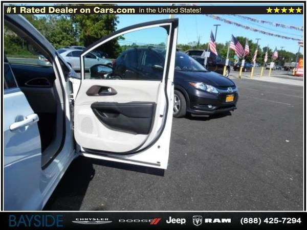 2017 Chrysler Pacifica Touring van Bright White Clearcoat for sale in Bayside, NY – photo 9