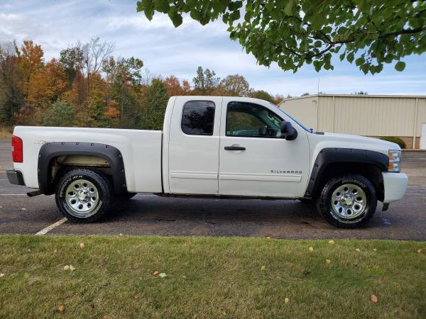 2011 chevy Silverado 4x4 ext cab 4 door for sale in Wooster, OH – photo 5