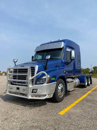 2016 Freightliner Cascadia Midroof Single Bunk/ Detroit DD13 - cars... for sale in Zion, IL – photo 3